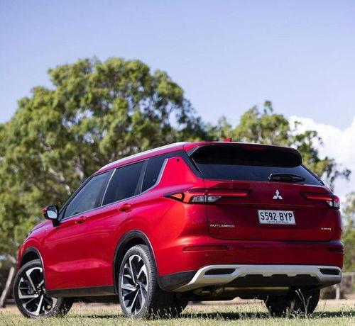 国产欧蓝德四驱视频,驾驭挑战，尽享驰骋快感