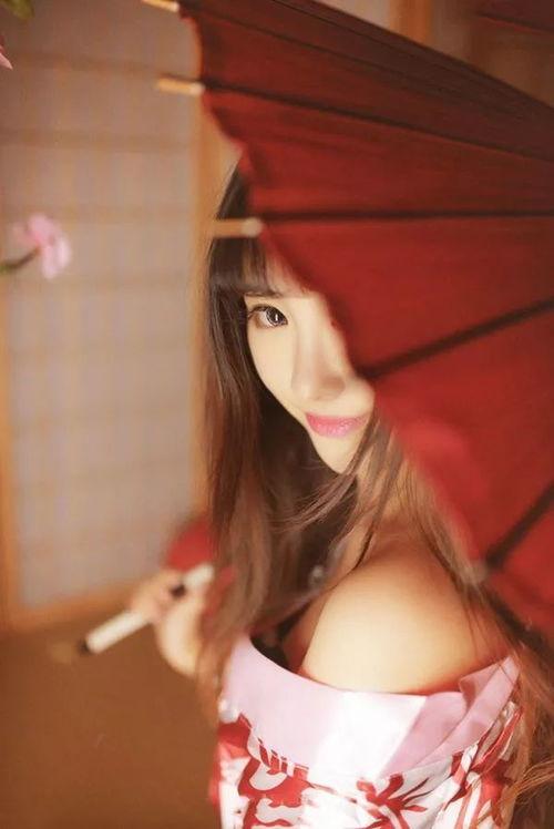 在线视频网红写真国产,揭秘在线视频网红写真背后的国产魅力