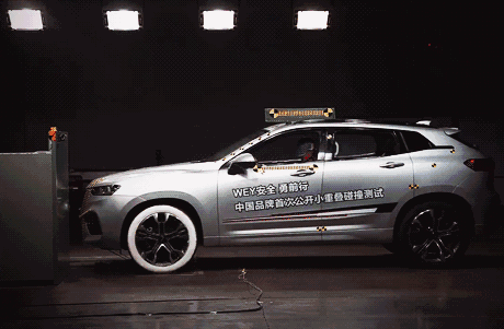 国产车翻下桥视频,揭秘事故真相