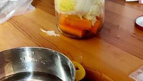 小胖试吃国产军粮视频播放