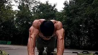 肌肉男国产图集视频