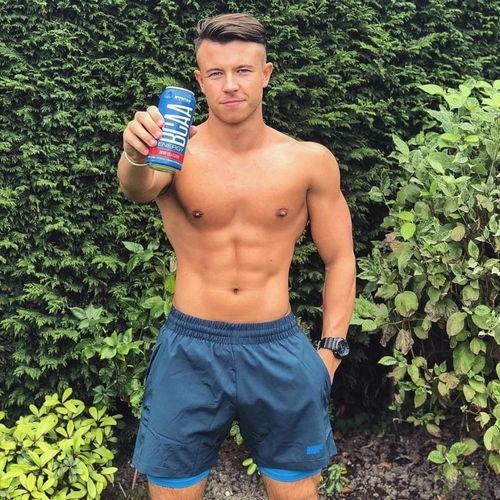 肌肉男国产图集视频